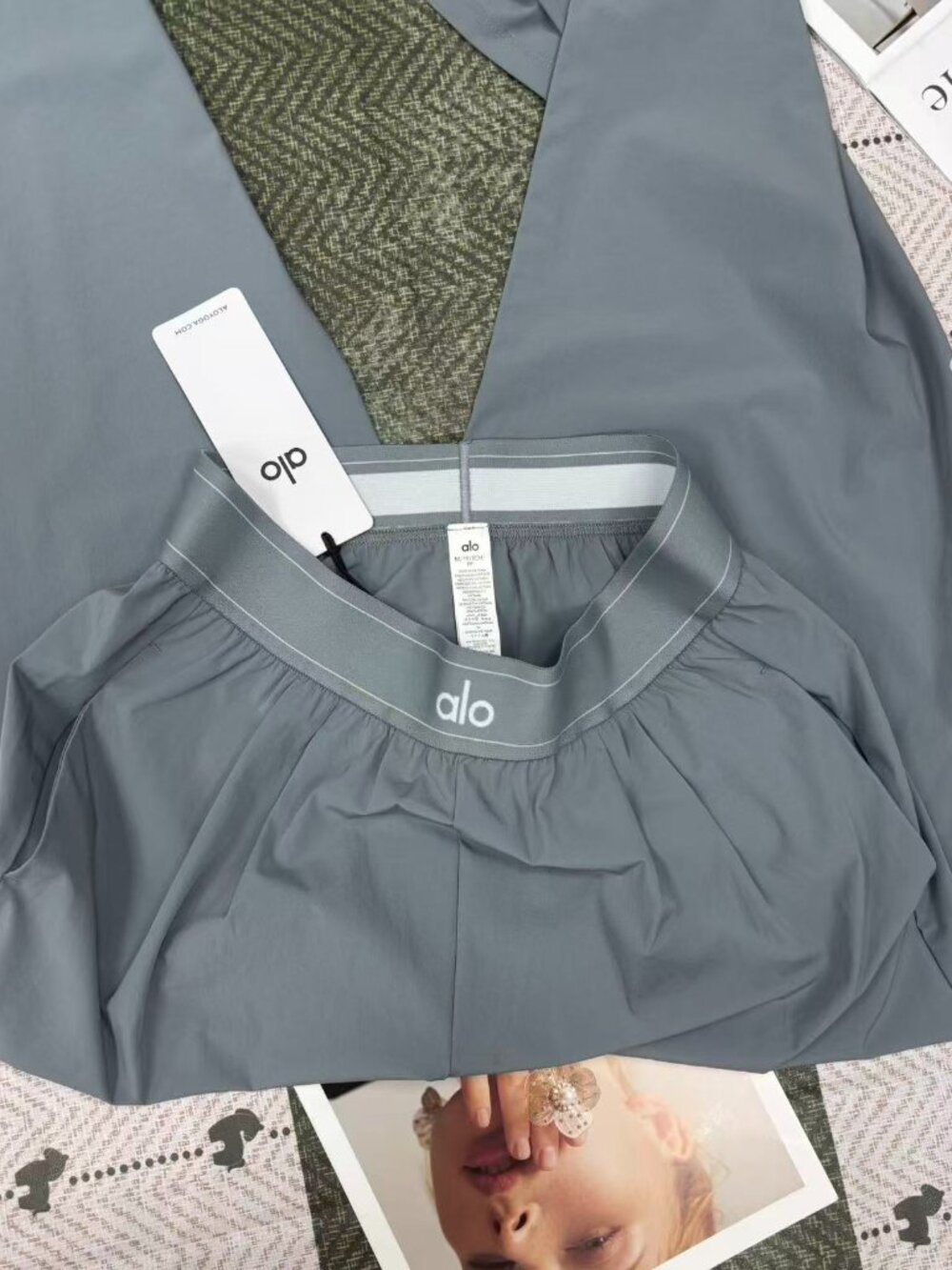 NWT ALO Yoga Suit Up Trouser Steel Grey (Regular)😍 - Picture 6 of 8